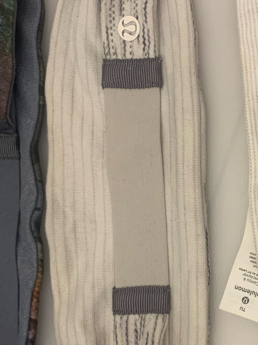 Lululemon Wide Twist Headband White Gray Print | Yoga Running Workout - Picture 3 of 4